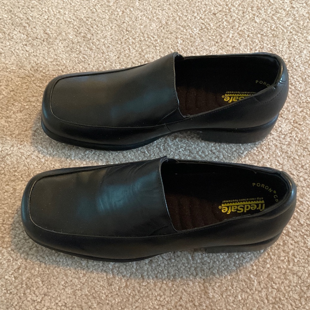 size 7, tred safe shoes, non slip bottoms - Picture 5 of 8